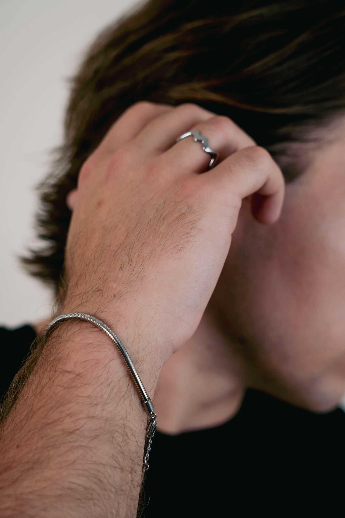 EXCITÀRE Figaro Bracelet silver with polished chain detail, styled with silver Ember ring.