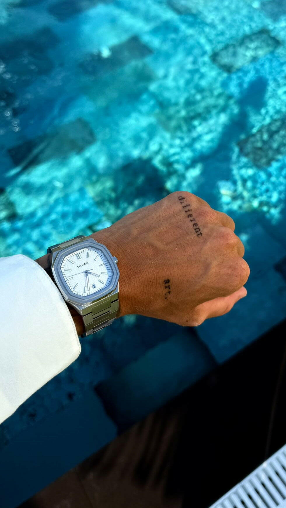 EXCITÀRE Lumen White watch — minimalist luxury stainless steel men’s watch, waterproof design styled poolside.