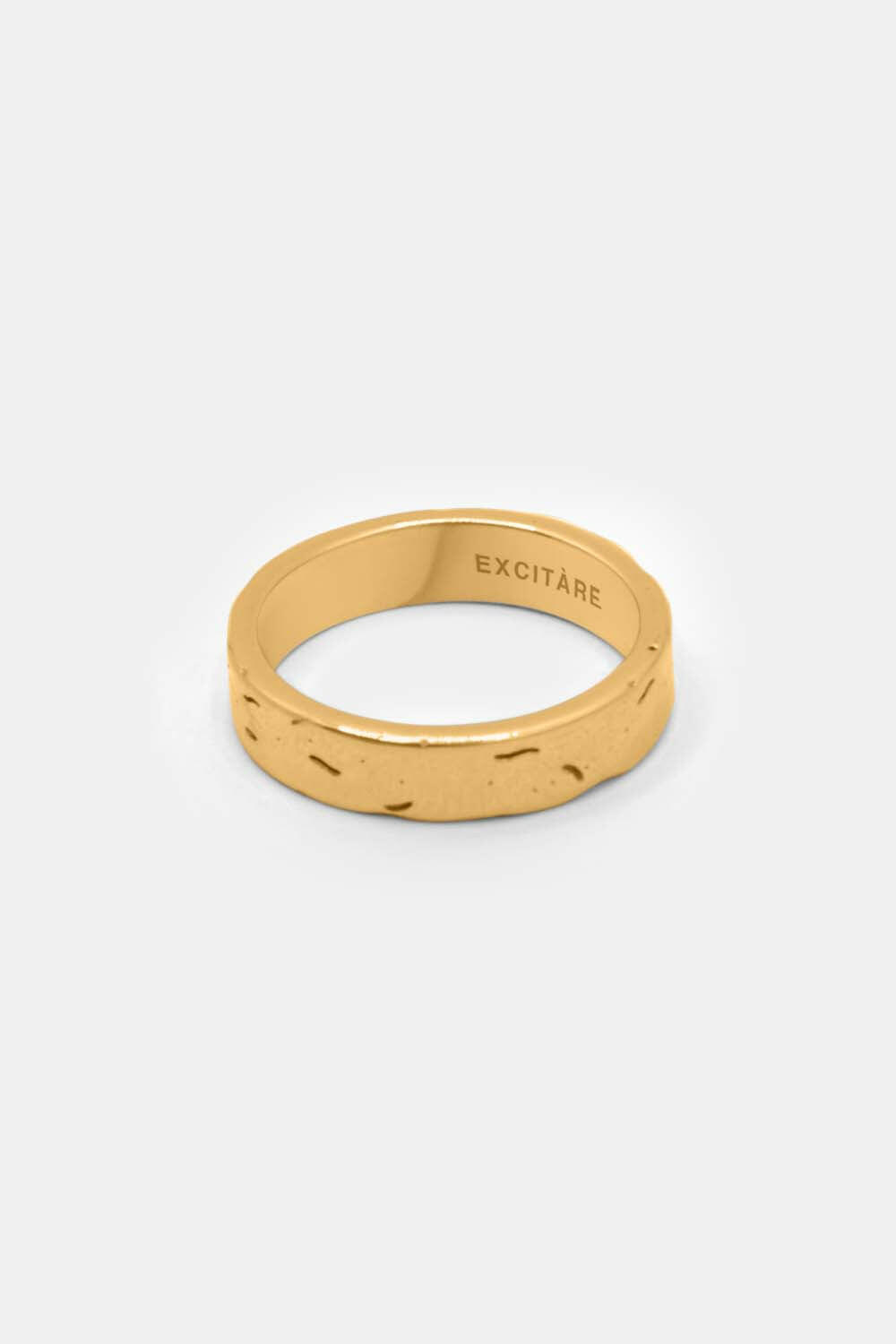 EXCITÀRE Brand Ring in gold, side view highlighting band design