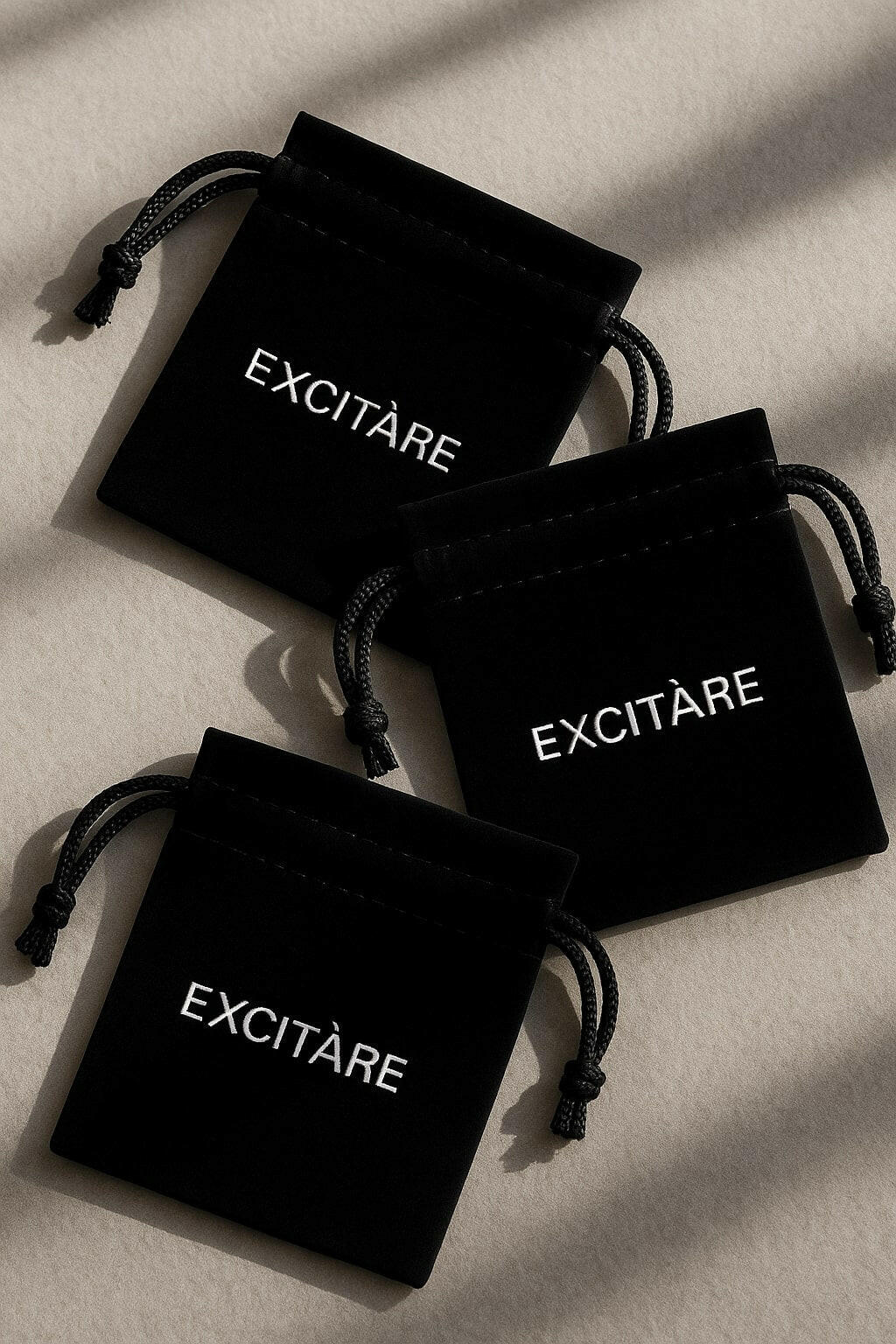 EXCITÀRE velvet jewelry pouches with shadow effect, used to store jewelry