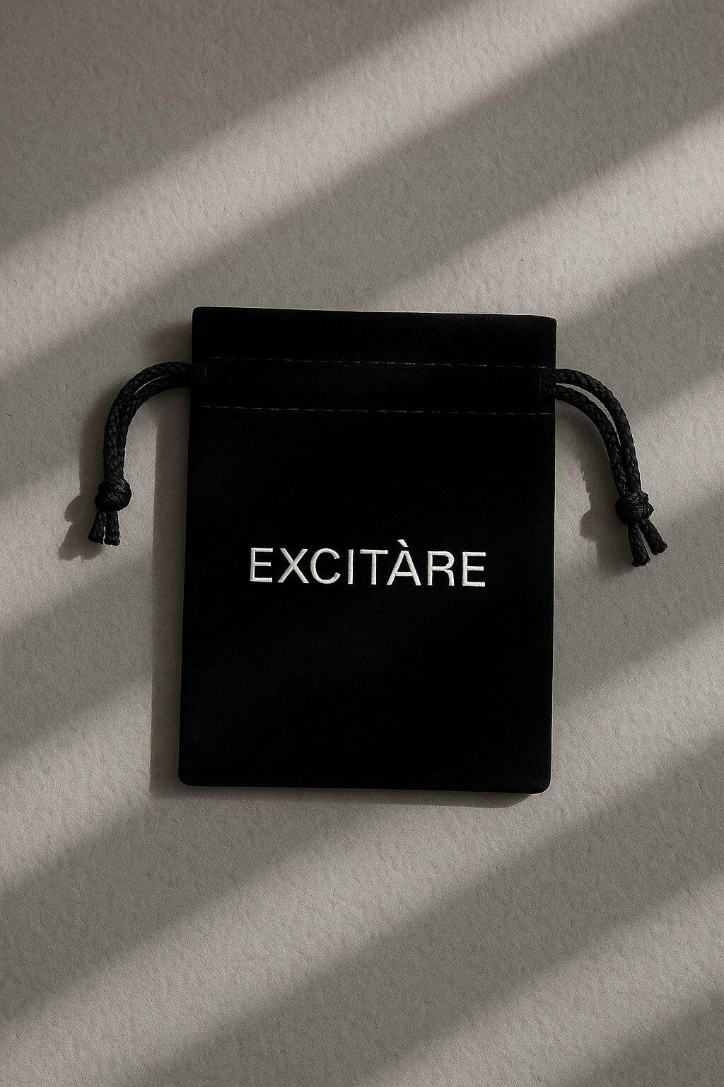 EXCITÀRE velvet jewelry pouch with shadow effect, used to store jewelry