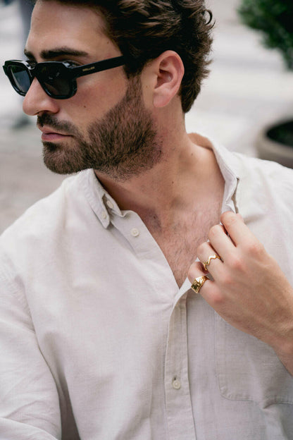EXCITÀRE Flower Ring gold styled with a casual open shirt.