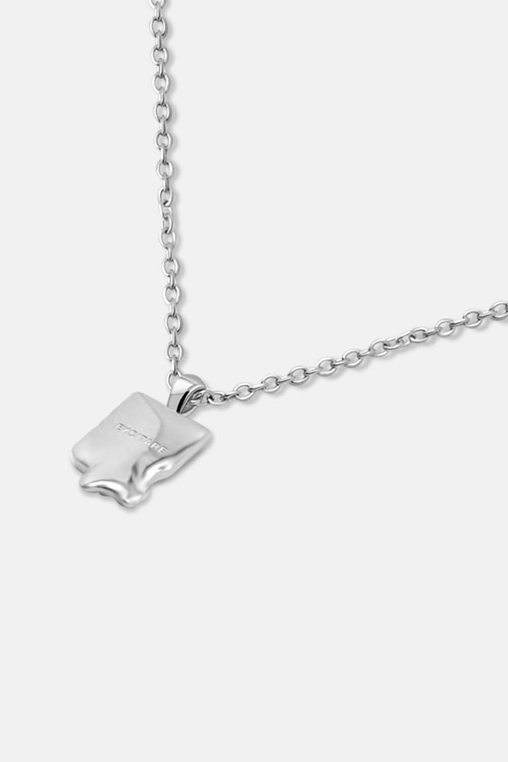 EXCITÀRE Flower Necklace in silver, back view highlighting clasp and chain