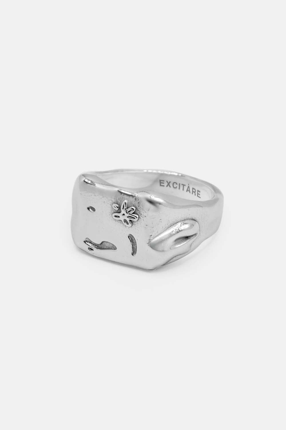 EXCITÀRE Flower Ring in silver, side view highlighting band design