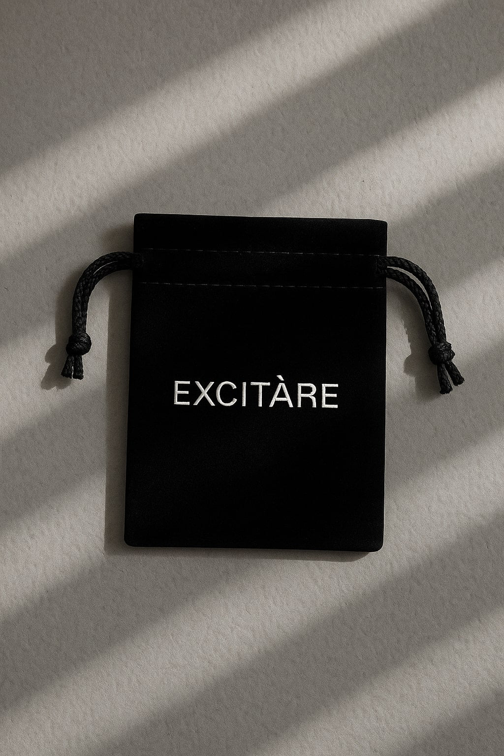 EXCITÀRE velvet jewelry pouch with shadow effect, used to store jewelry